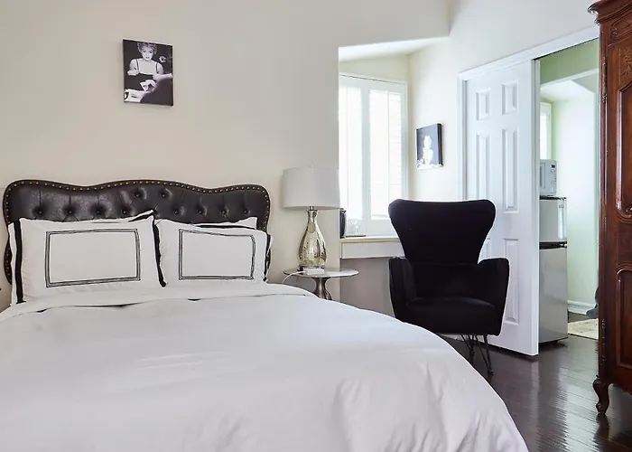 Hollywood Hills Homestay