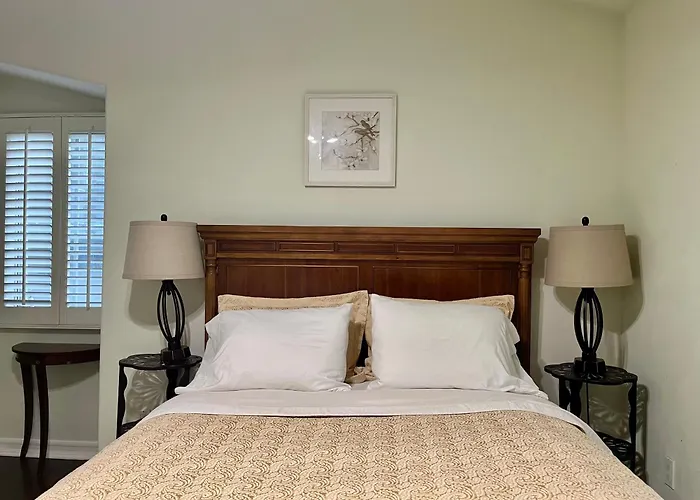Hollywood Hills Homestay