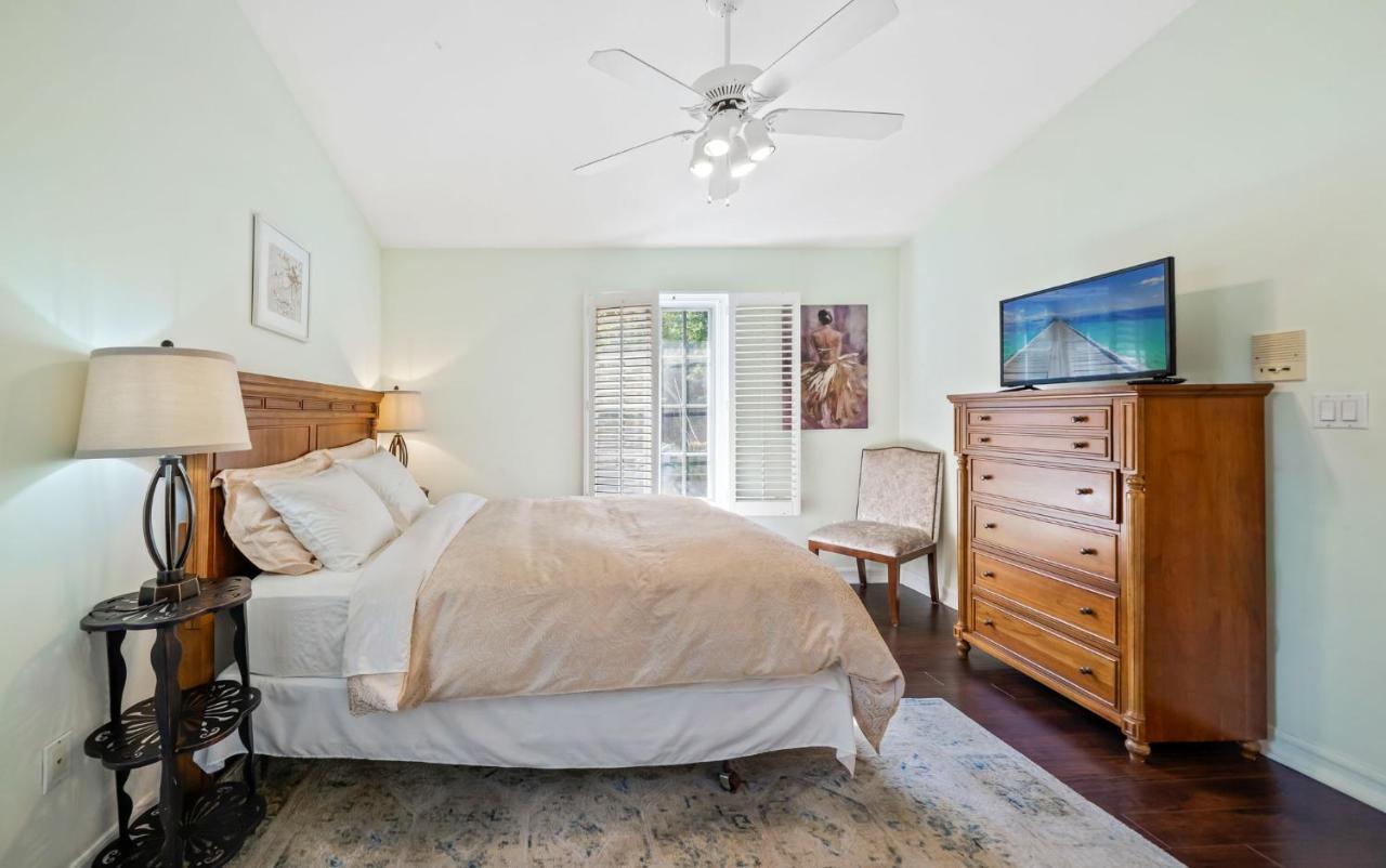 Hollywood Hills Homestay *