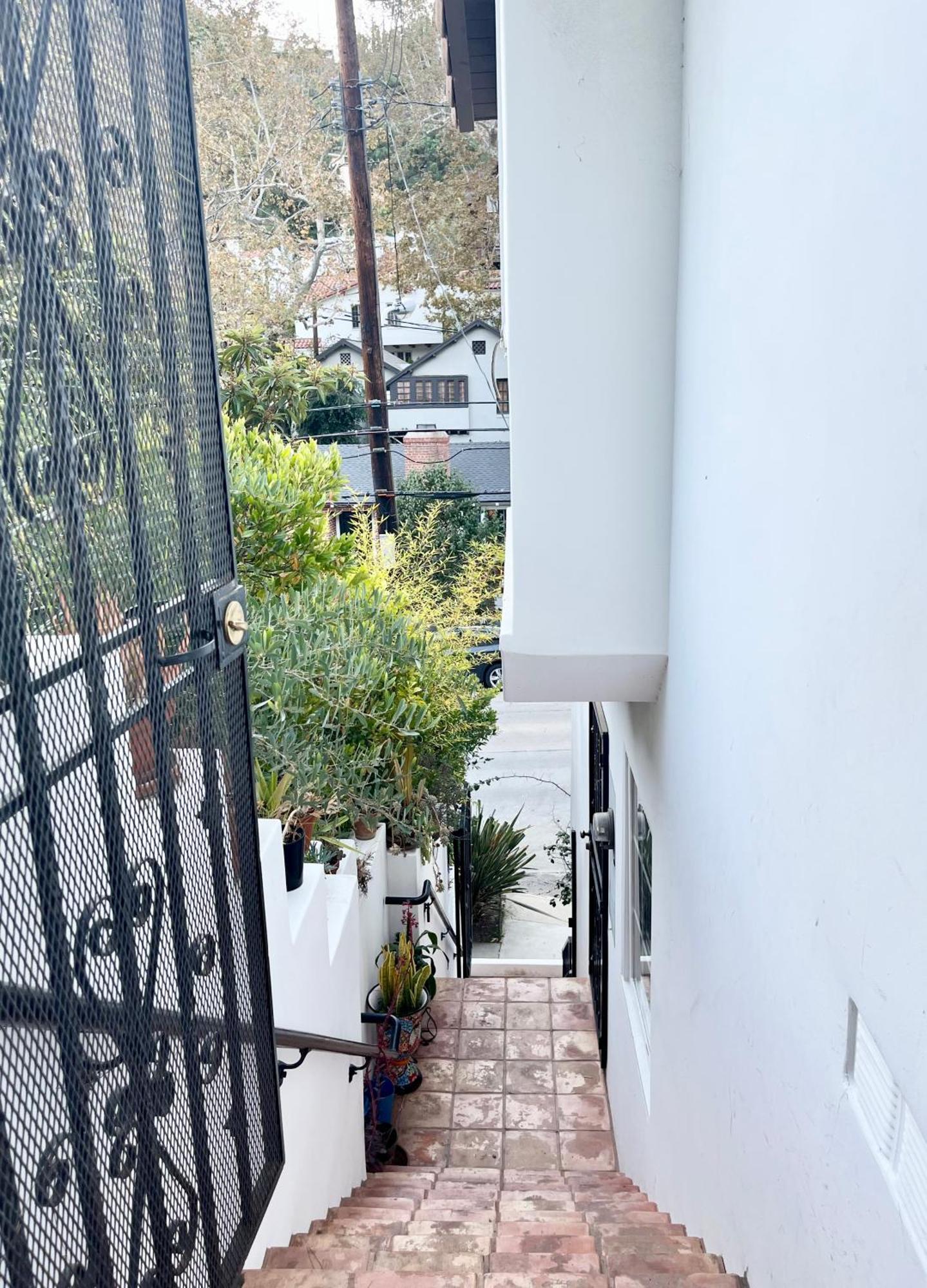 Hollywood Hills Homestay